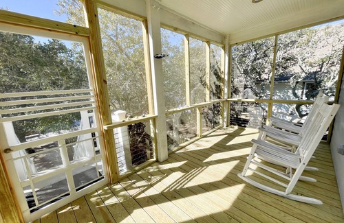 Ocracoke House | Aleta: Pet friendly, waterfront, perfect for two. Private docking.
