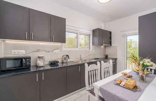 Spata-Artemida Apartment | Alexander Home
