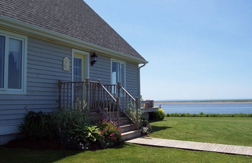 Belle River Cottage | Alexanders Beach House, Beautiful 4 Star Ocean Front Beach House