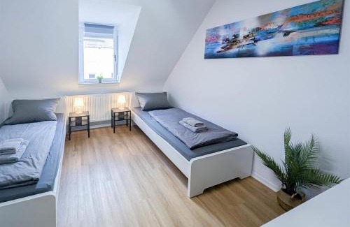 Winterhalde Apartment | ALFA Stuttgart 3 Zimmer 6 Betten Apartment Wasen MercedesBenz MHP Arena l Bad I Küche l WIFI & SmartTV l 3BR & 6 Beds l Bathroom l Kitchen