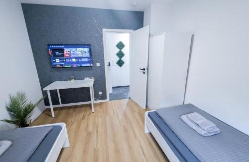 Winterhalde Apartment | ALFA Stuttgart 3 Zimmer 6 Betten Apartment Wasen MercedesBenz MHP Arena l Bad I Küche l WIFI & SmartTV l 3BR & 6 Beds l Bathroom l Kitchen