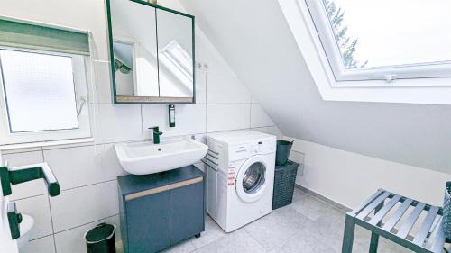 Stuttgart Apartment | ALFA Stuttgart 3BR 5 Beds Netflix INET EBK Wasen