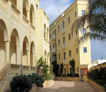 Ghajnsielem Apartment | Alfresco - 2 bedroom unit and Pool