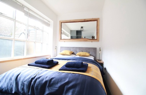 Alfriston Apartment | Alfriston Lodge - a Studio that sleeps 2 guests in 1 bedroom