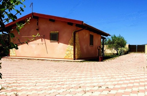 Alghero House | Alghero Sardinia -houses with garden, wi-fi free, parking private