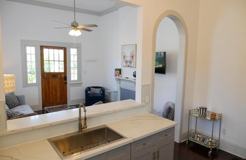 Algiers Point House | Algiers Point Ferry Courtyard Covered Patio