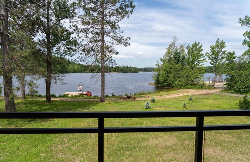 South Algonquin Cabin | Algonquin's Edge Resort | Waterfront 6