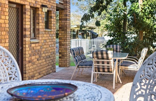 Cessnock House | Alices Place, Hunter Valley, Large home, 6 Beds, sleeps 12, central location