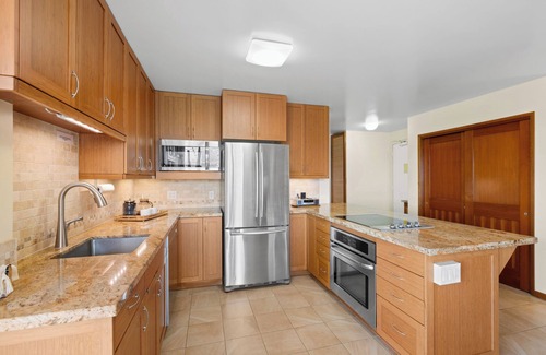 Kailua-Kona Condo | Alii Villas#322 Stunning & Special Top Floor Condo with Ocean Views