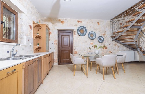 Akrotiri Villa | Aliki Villa - Country house with private swimming pool and view