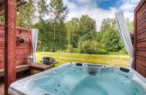 North Bend House | All 5 Moon River Suites on river - up to 30 guests