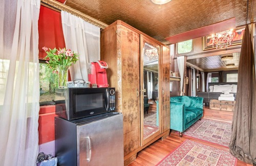 Agoura Hills Apartment | All Aboard the Glamour of Orient Express