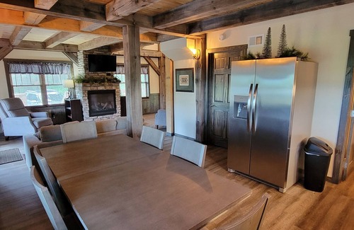 Ohiopyle Cabin | All About The View | 2BR, 1BA, Hot Tub, Fireplace