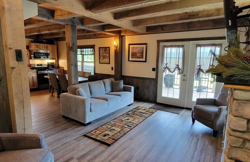 Ohiopyle Cabin | All About The View | 2BR, 1BA, Hot Tub, Fireplace