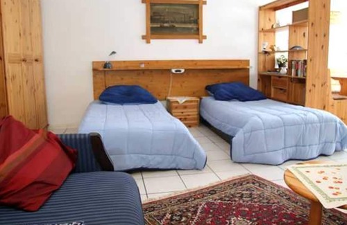 Wernborn Apartment | all apartments in house U - House U, for 1-15 persons, 25km to FFM-Nord