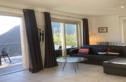 Dizzasco Villa | ALL Day sunshine combines with SWEEPING VIEWS OF lake-AN AUTHENTIC ITALIAN VIBE