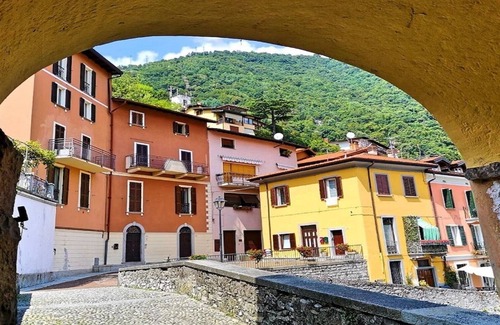 Dizzasco Villa | ALL Day sunshine combines with SWEEPING VIEWS OF lake-AN AUTHENTIC ITALIAN VIBE