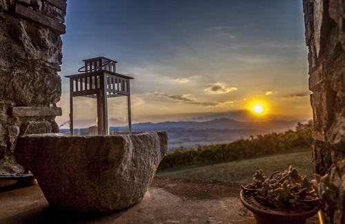 Acquapendente Cottage | All in stone, surrounded by nature, ideal for families and groups of friends.