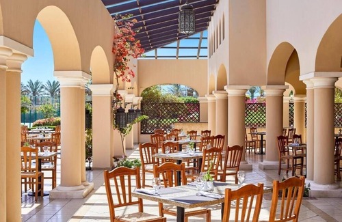 Sharm El Sheikh Hotel | All‑Inclusive Beachside Escape: Water Sports, Tenis, Spa & Family Activities