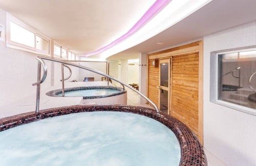 Ibiza Town Resort | All-Inclusive Grand LifeSuite with Double Hydromassage Bath at the Ibiza Twiins