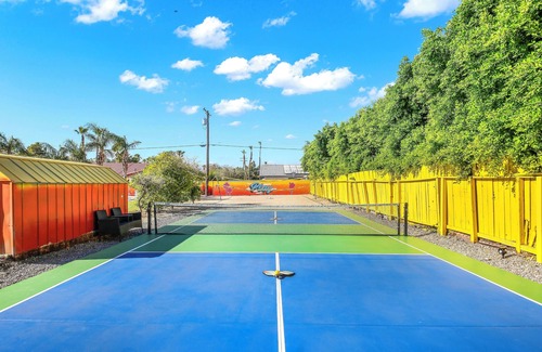 Racquet Club South Villa | All-Inclusive Pickleball Villa! Downtown/Volleyball Court/Heated Pool/Spa