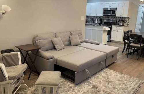 DeLand House | All New Deland Den 4BR, pool, blocks fr Stetson & Downtown