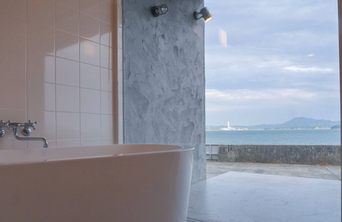 Higashihiroshima Villa | All- Oceanfront room + Free Car Rental "Diary Ohshiba Island"