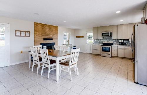 Mills River House | All Roads Lead to Here