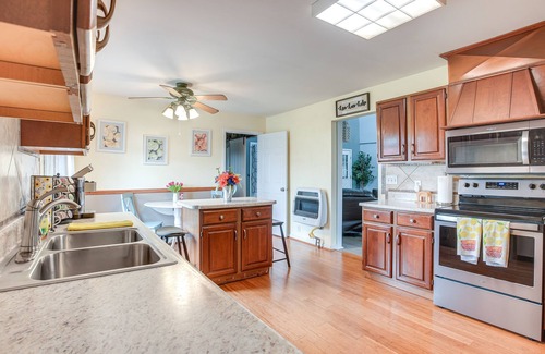 Lakeview House | All-Season Indian Lake Home w/Covered Deck!