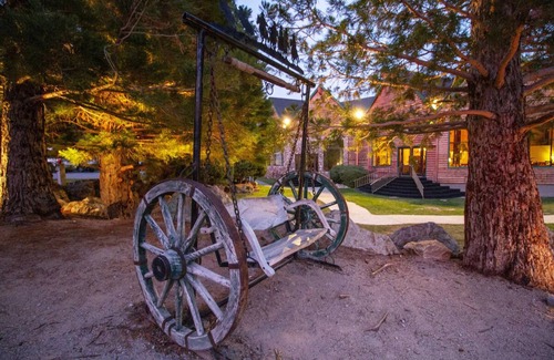 Mount Charleston Hotel | All-Season Mountain Retreat – Pets Welcome, Free Parking & Entertainment