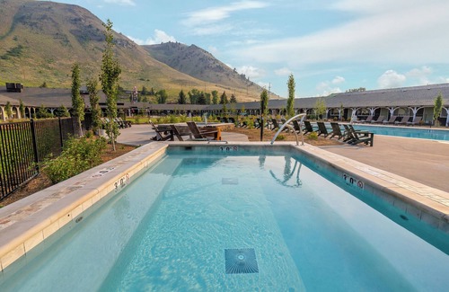 Jackson Apartment | All-Season Pool & Hot Tub at Retro Wyoming Lodge Ideal for Families