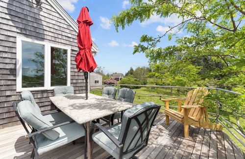 North Haven Cottage | All season private cottage with game room and large fenced yard on North Haven