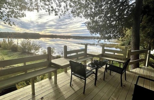 Hudson Cabin | All Season Remote Lakefront Housenn