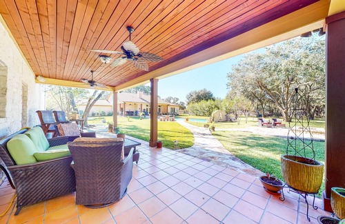 Inez House | All-Suite Retreat - Private Pool & Pool Table