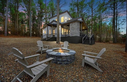 Pickens Cabin | All the Vibes + 2 Story + Shuffle Board + Split Floor Plan + Ride to ATV Trails