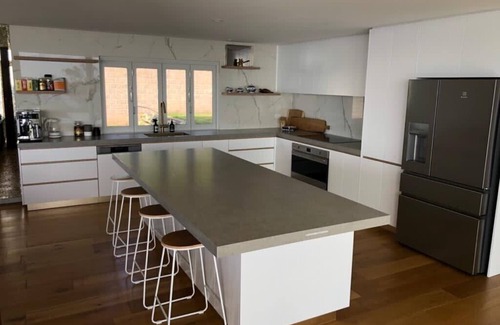 Otford House | All The Views - Ocean & Bush with Heated Infinity Lap and Play Pool