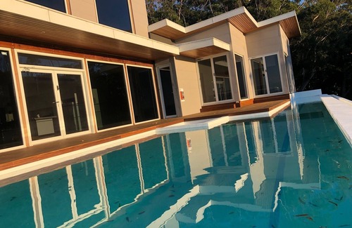 Otford House | All The Views - Ocean & Bush with Heated Infinity Lap and Play Pool