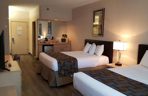 Elko Hotel | ALL TIME BEST HOLIDAY SPOT! COMFY UNIT! Parking and Pool