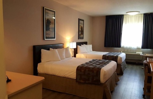 Elko Hotel | ALL TIME BEST HOLIDAY SPOT! COMFY UNIT! Parking and Pool