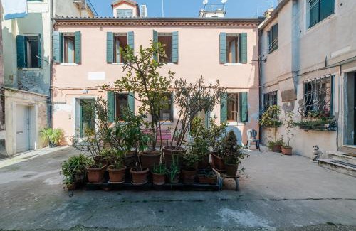 Dorsoduro Apartment | Alla Corte