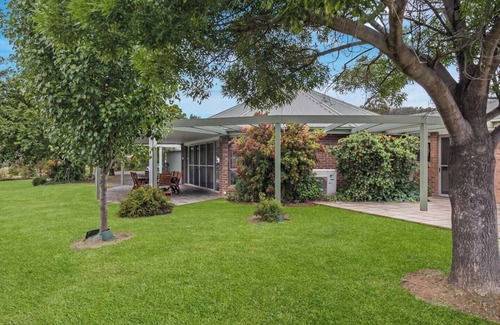 Mount Frome House | Allambie Poolside Elegance in Mudgee Countryside