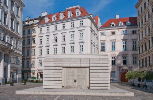 Innere Stadt Apartment | Allegro - Just Steps From Stephansplatz, 1st District