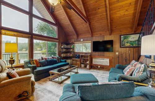 Groveland House | Allen Edgewater Retreat
