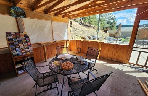 Hill City Hotel | Allen Gulch is the perfect place to stay when seeing the Black Hills.