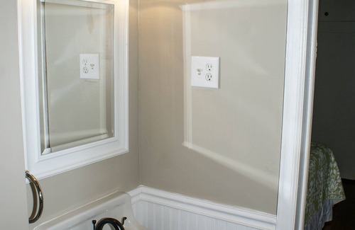 Grand Junction House | ALLERGY FRIENDLY, CLEAN & UPDATED DOWNTOWN COTTAGE - WALK TO EVERYTHING!