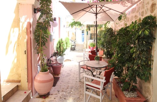 Aegina Town Apartment | Alley studio 2 by Frangki
