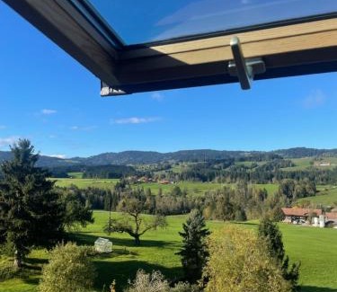 Weiler-Simmerberg Apartment | Allgäu Cottage - traumhafter Blick in die Schweizer Berge