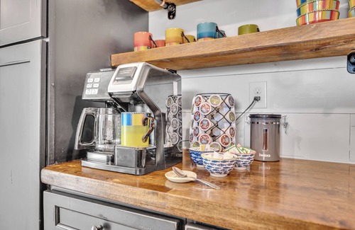 Trimble House | Allie's on the Rocks pet-friendly lake bungalow
