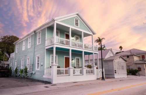 Old Town House | Alligator Reef Light Suite