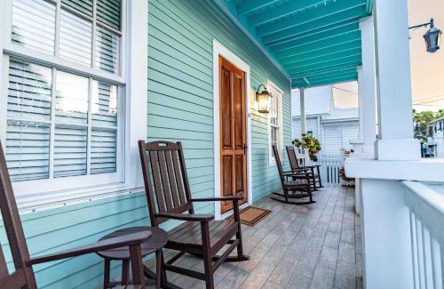 Old Town House | Alligator Reef Light Suite